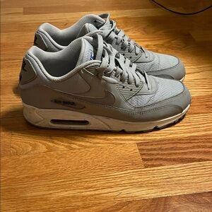 Nike Men’s Grey Low-Top Sneakers